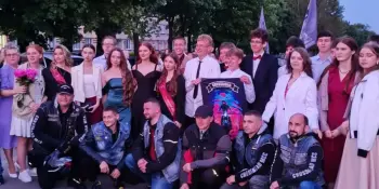 Выпускной начался с рёва мотоциклов!