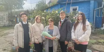 Фотофакт: поздравляют активисты