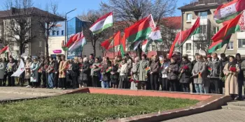 Не давая памяти угаснуть …