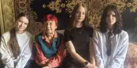 Накануне 9 Мая учащиеся 8 "Б" класса посетили ветерана труда Елену Сергеевну Мартынкову