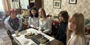Акция "Добро. Старшим": активисты БРСМ поздравили ветерана труда